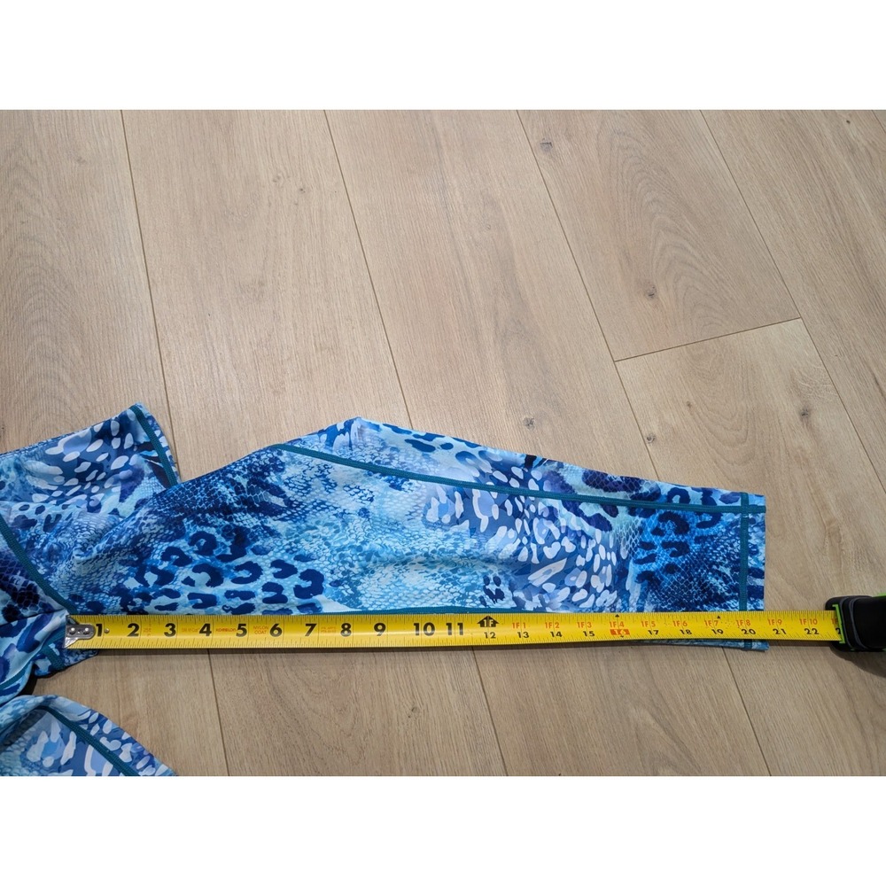 Constantly Varied Gear Leggings Extra Small Exotic Blue Animal Capri Squats CVG - Picture 4 of 5